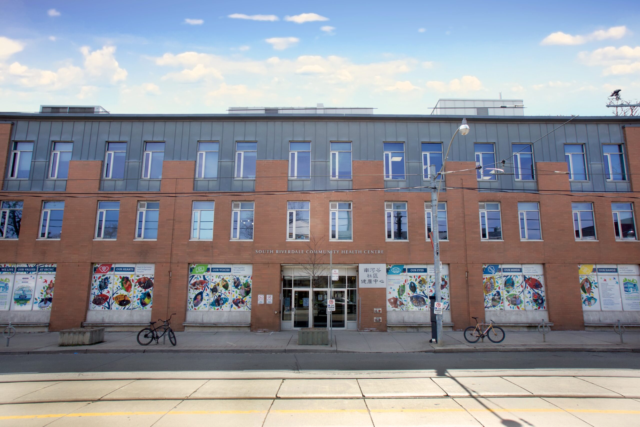 955 Queen St E exterior building